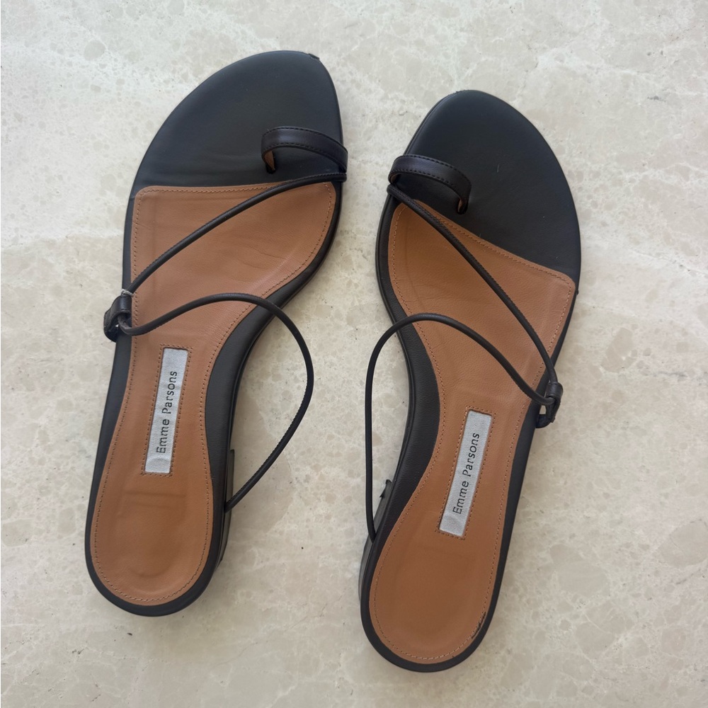 Emme Parsons Black and Tan Strappy Toe-Ring Sandals